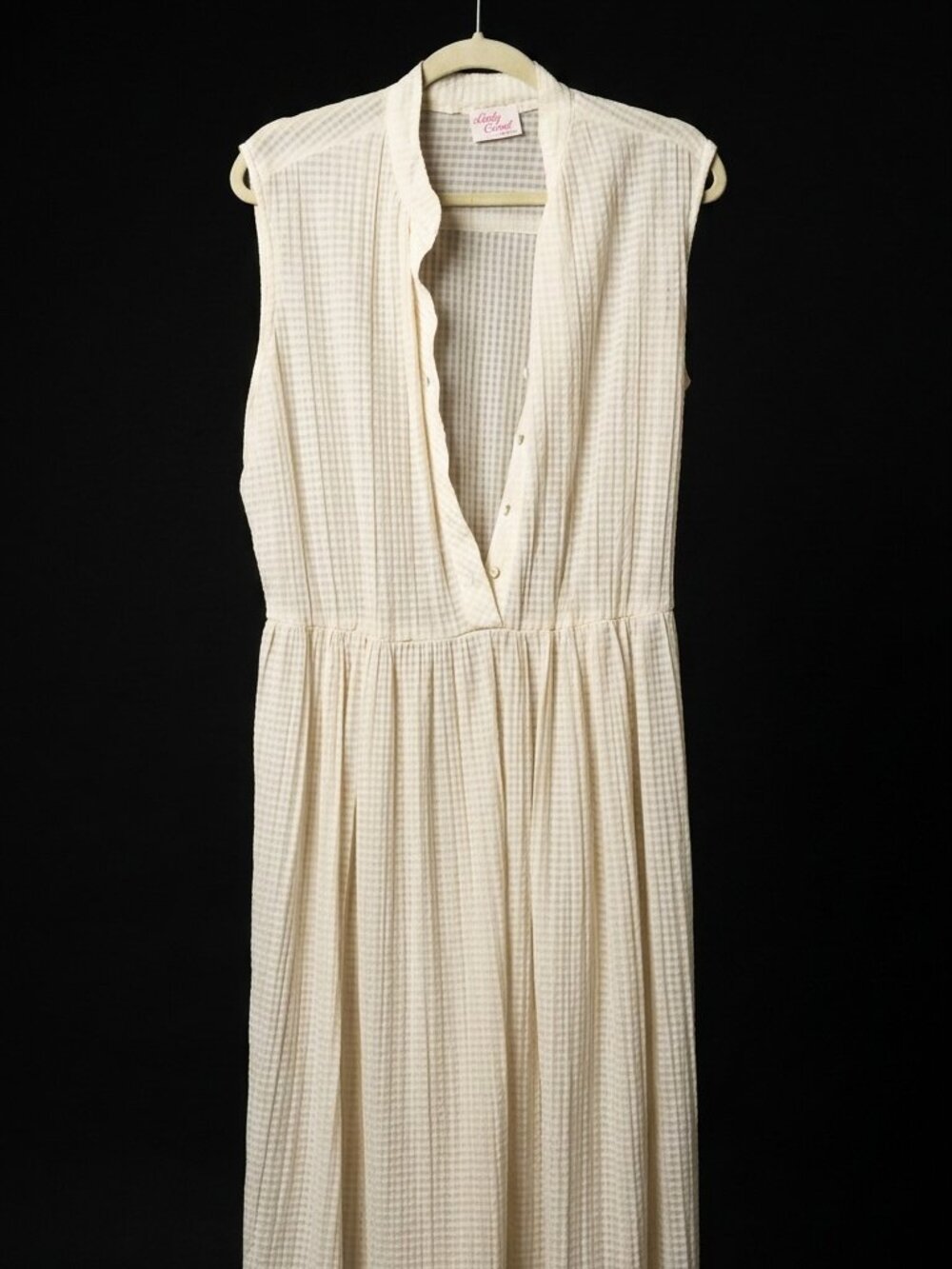 A Vintage sleeveless pleated midi dress